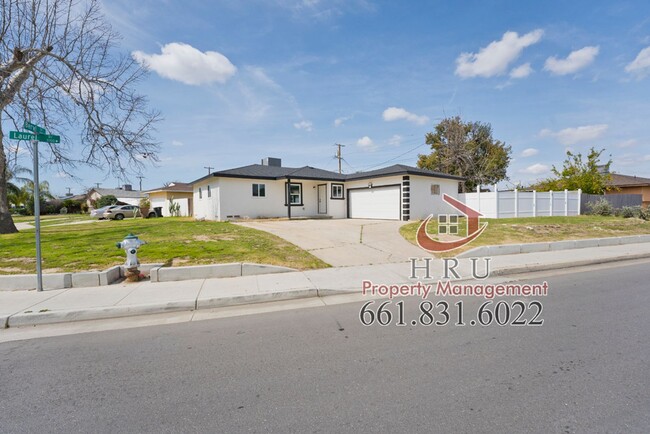 Building Photo - 3 bedroom, 2 bathroom house in SW Bakersfield