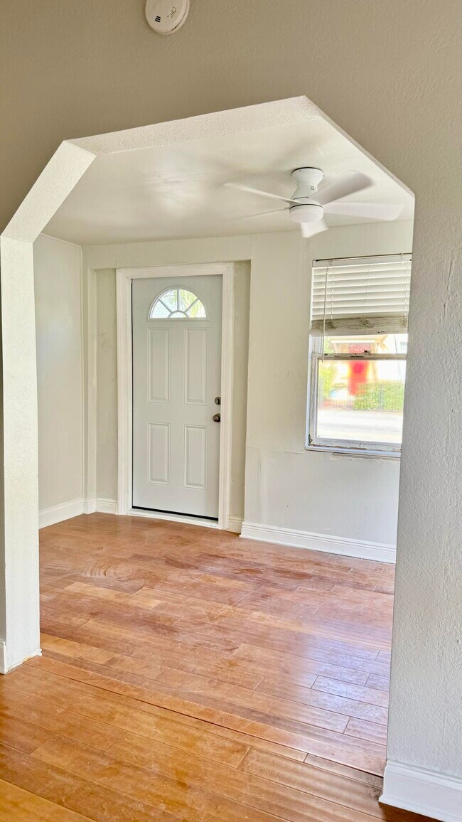 Building Photo - 205 S Federal Hwy