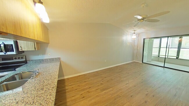 Building Photo - 2131 Ridge Rd S