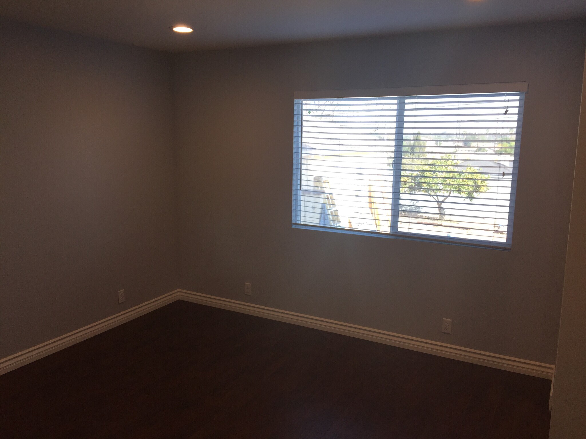 Building Photo - 8422 Glider Ave