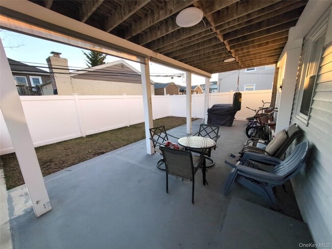 Building Photo - 512 E State St