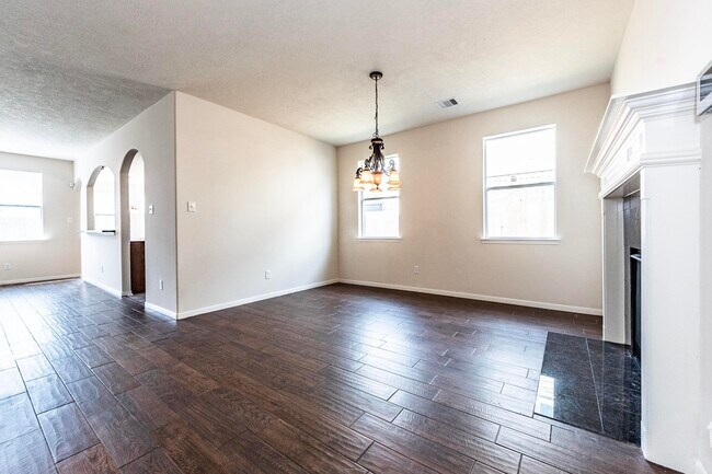 Building Photo - 913 Boxelder Pointe