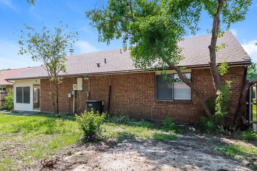 Building Photo - 1702 Clark Trail