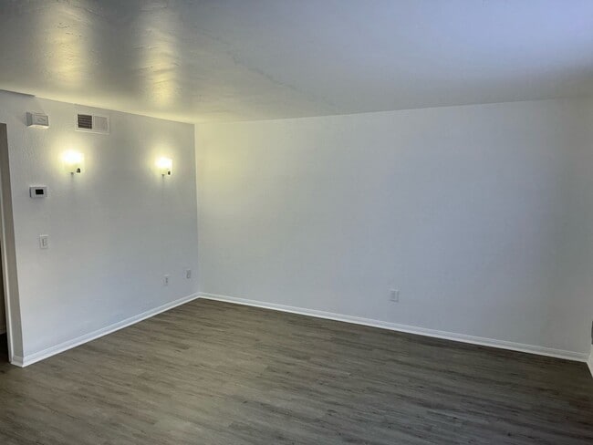 Building Photo - UPDATED 3BR/1.5BA CONDO in ALPINE availabl...