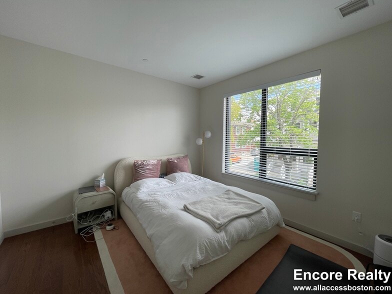 Building Photo - 455 Harvard St