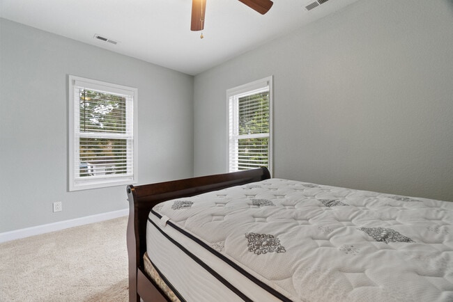 Building Photo - 846 W 41st St