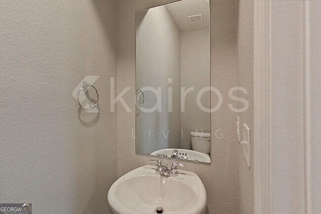 Building Photo - 3470 Bridgewood Dr