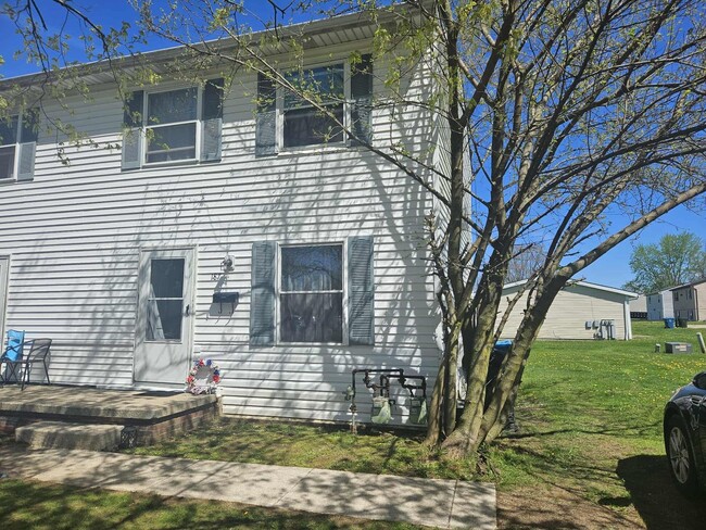 Primary Photo - 2 Bedroom 1.5 Bath Duplex Kent Ohio 44240