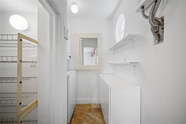 Building Photo - 9101 SW 41st St