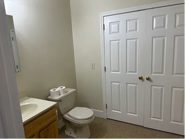 Building Photo - Comfortable 1BR Condo with Assigned Parking at $1200 in Ware, MA