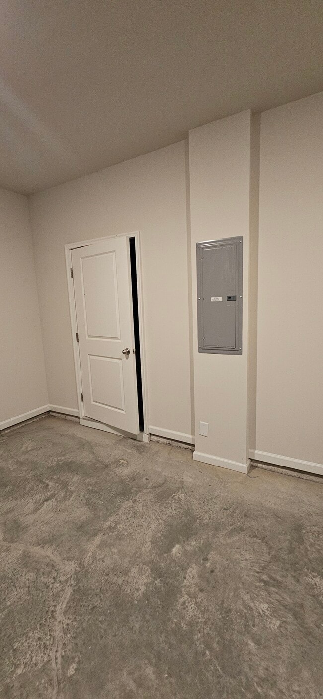 Building Photo - 1240 Ainsworth Alley