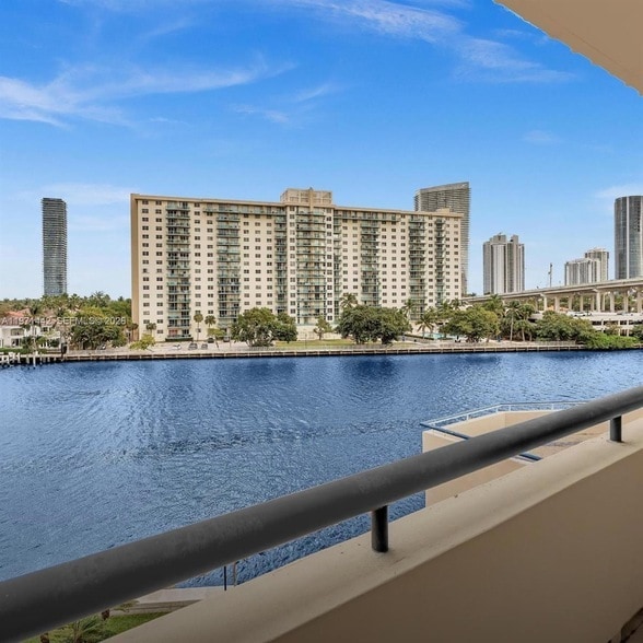 Building Photo - 19355 Turnberry Way