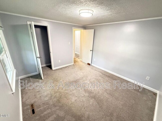 Building Photo - 801 Carter Ave