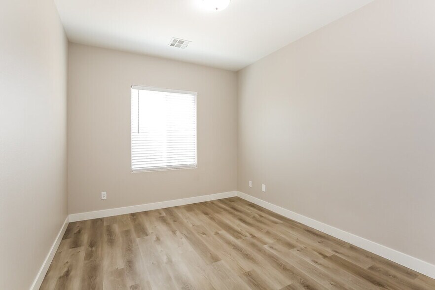 Building Photo - 6450 Button Quail St