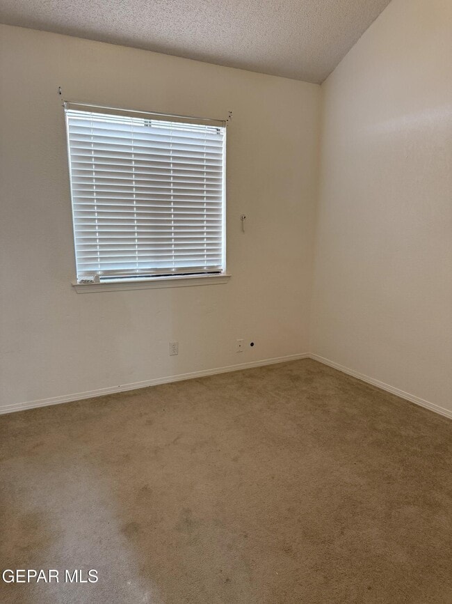 Building Photo - 6909 Canyon Run Dr