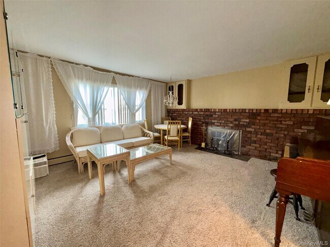 Building Photo - 15 Sherry Ln