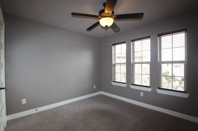 Building Photo - Coming Soon-Beautiful 3 bedroom 2 bath home in Flint!
