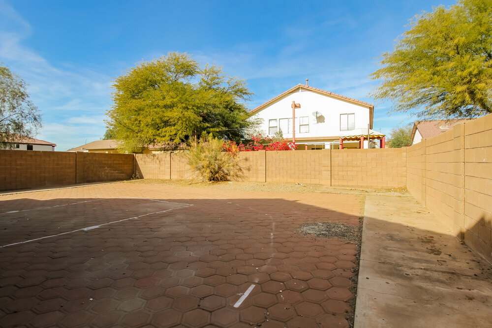 Building Photo - 9522 W Minnezona Ave