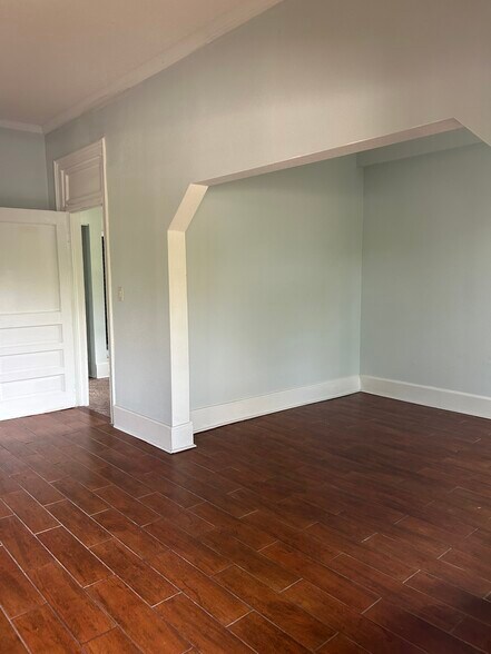 Building Photo - 1554 Lasalle St