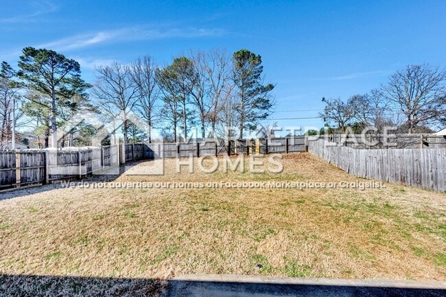 Building Photo - 220 Fields Pond Dr