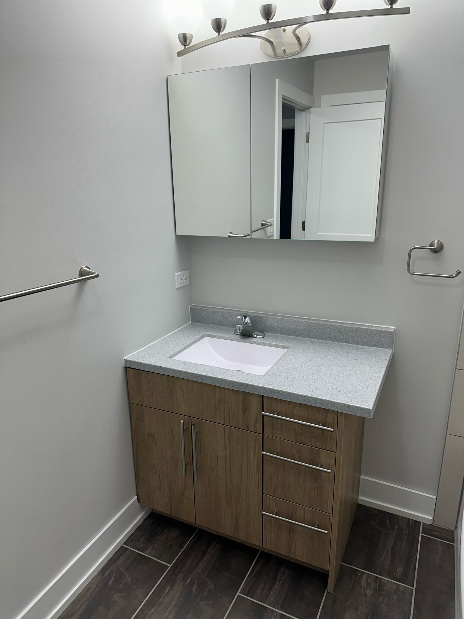 Building Photo - 921 Sunset Ridge Dr