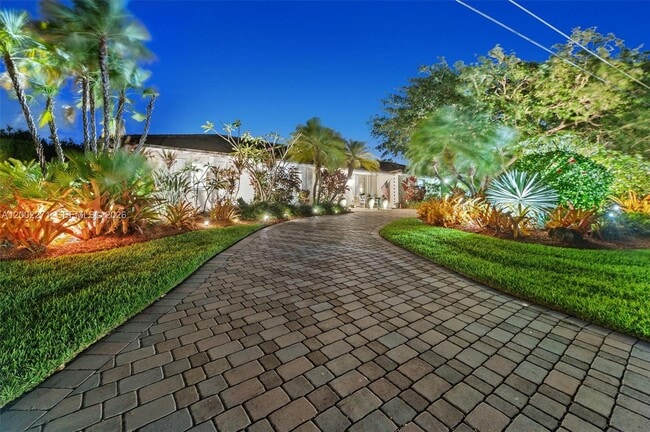 Building Photo - 10740 SW 74th Ct