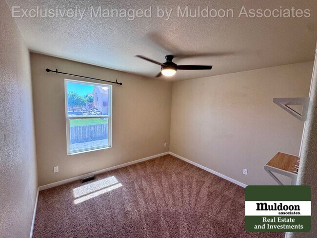 Building Photo - Spacious 5 Bedroom, 3.5 Bath Home with 3-Car Garage, and Pet-Friendly Living in 80925!