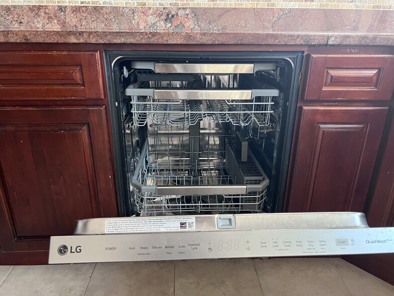 Dish washer - 43 Ravine Ave