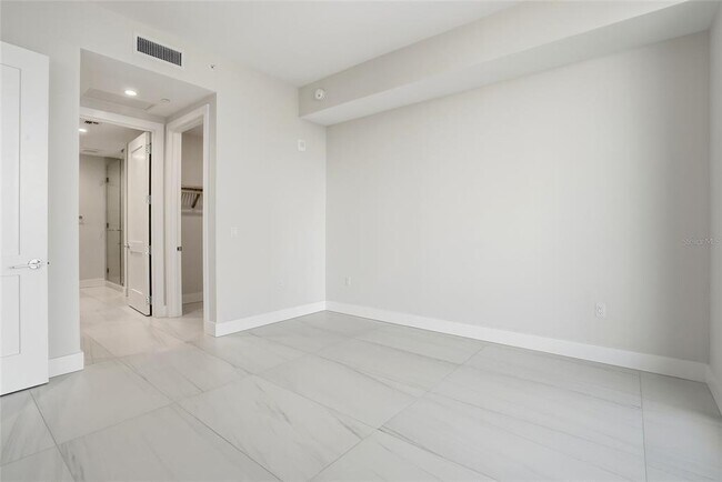 Building Photo - 275 1st Ave S