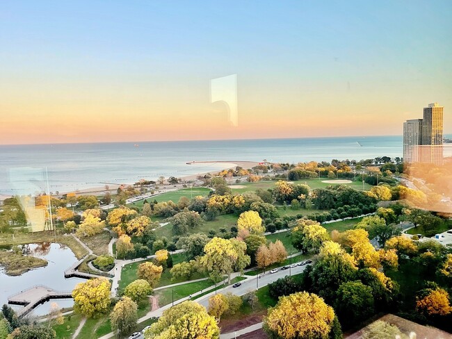 Building Photo - 1850 N Clark St