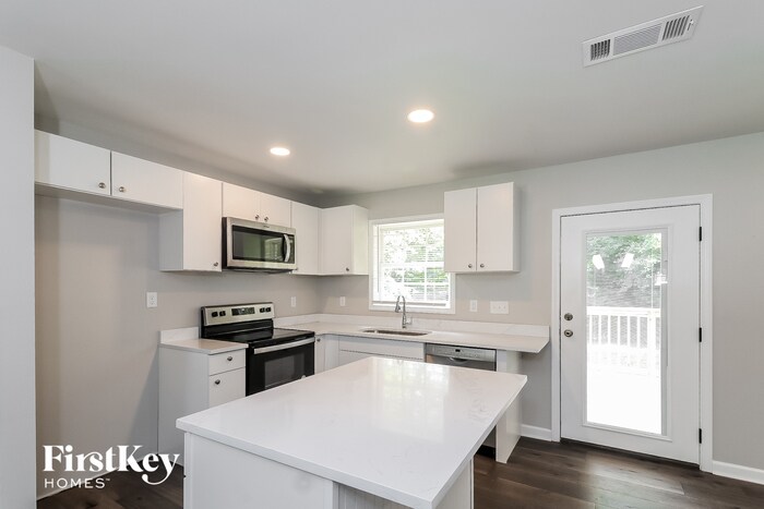 Building Photo - 208 Colonial Hills Rd