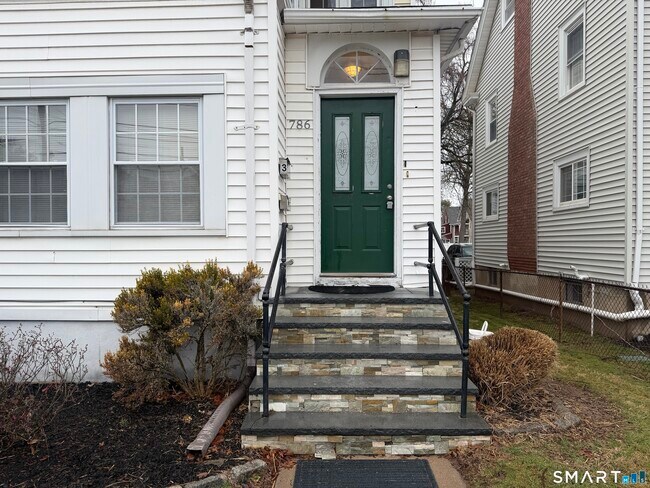 Building Photo - 786 Farmington Ave