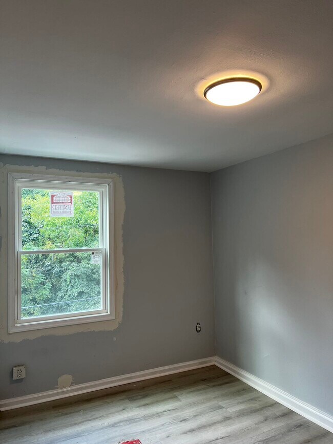 Building Photo - 145 Madison Dr