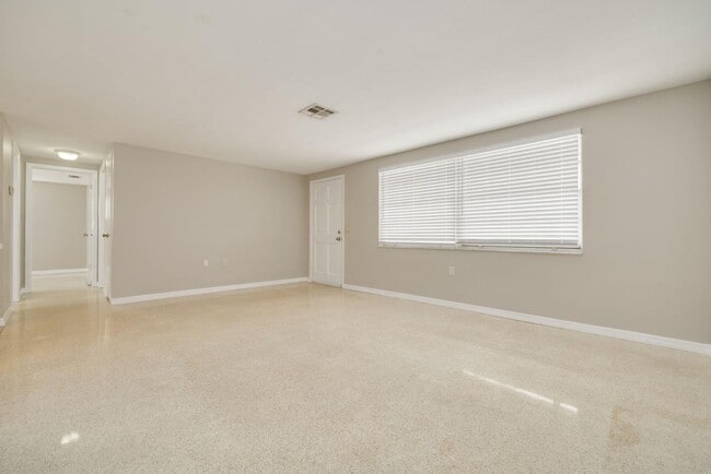 Building Photo - 3304 Bluebird Dr