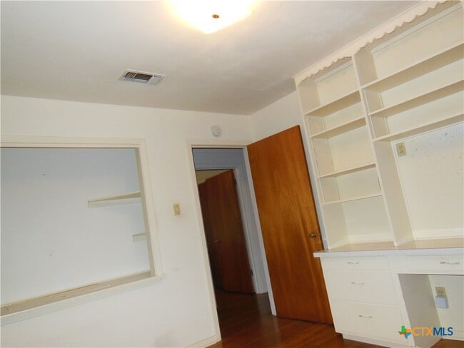 Building Photo - 391 Oakcrest Dr