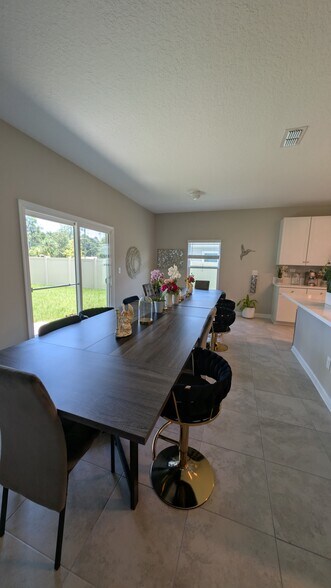 Building Photo - 2127 Sweet Pine Ct