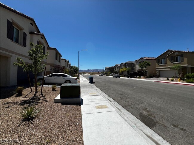 Building Photo - 10147 W Meranto Ave