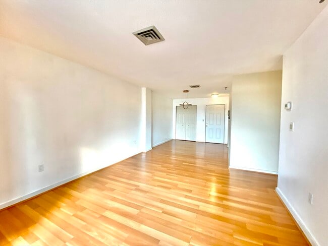 Building Photo - 90 Quincy Shore Dr