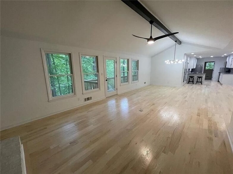Building Photo - 160 Boxelder Ln