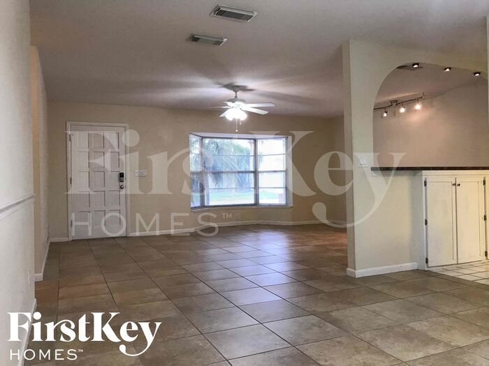 Building Photo - 1337 Mardrake Rd