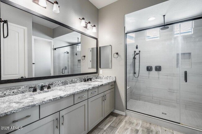 Building Photo - 2661 S Olympic Dr