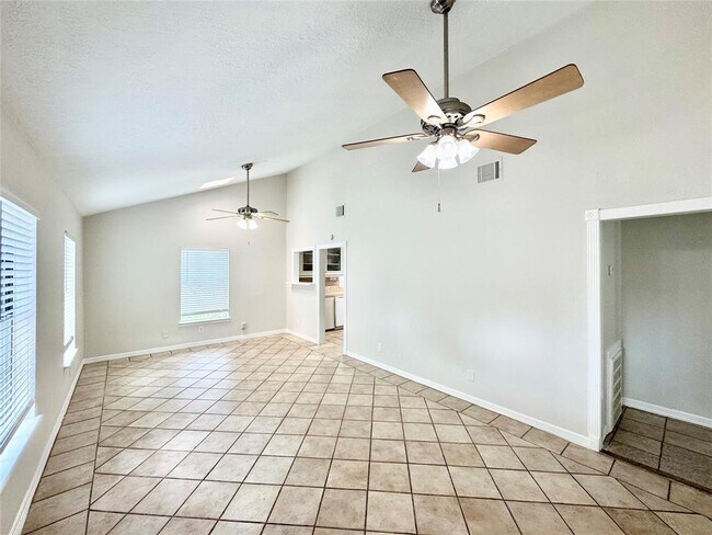 Building Photo - 811 Adele St
