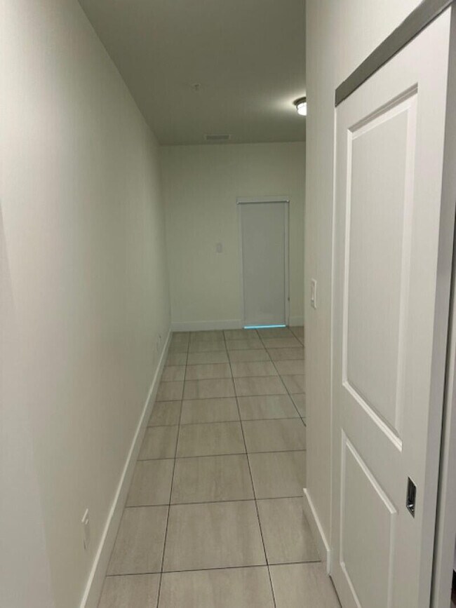 Building Photo - 3902 Melaleuca Ln