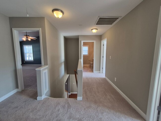 Building Photo - NEW LISTING!!!!!