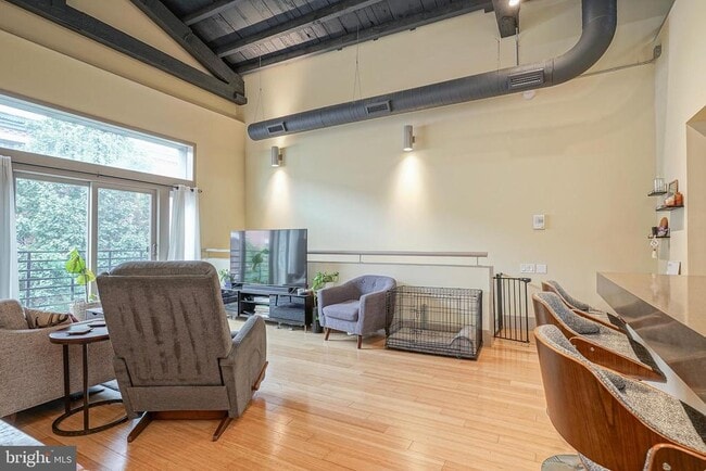 Primary Photo - 1136 Titan St
