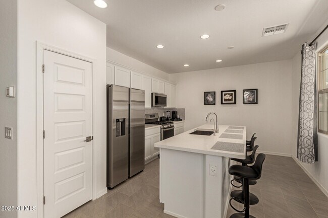 Building Photo - 14236 W Buckskin Trl