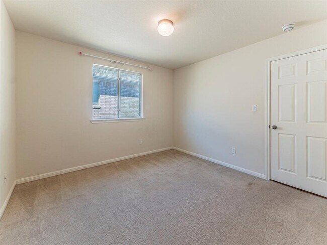 Building Photo - 11909 Timber Heights Dr