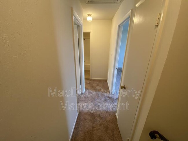Building Photo - 53 Maple Dr
