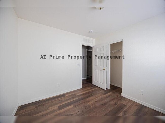 Building Photo - 10960 W Taft St