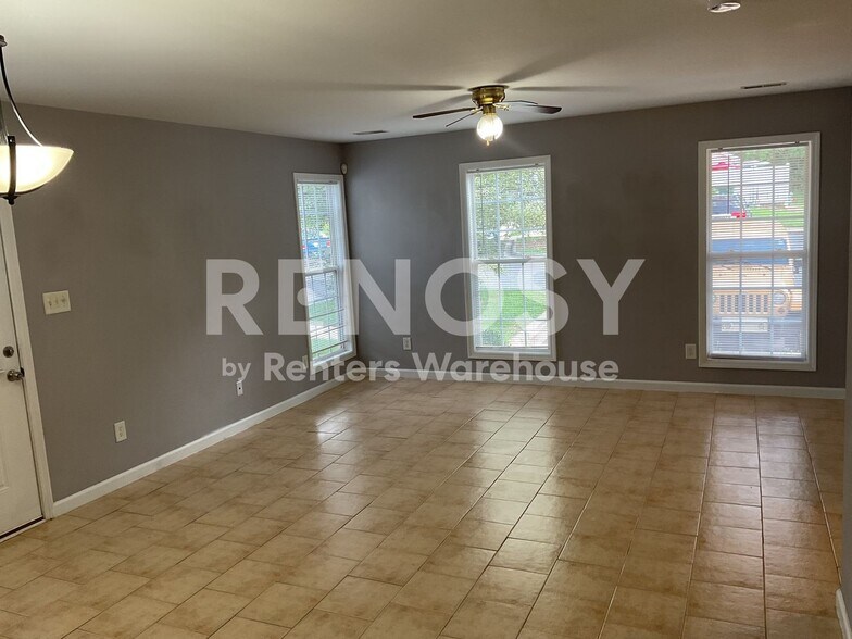Building Photo - 9619 Littleleaf Dr